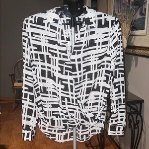 NWOT INC International Concepts Monochrome Abstract Top